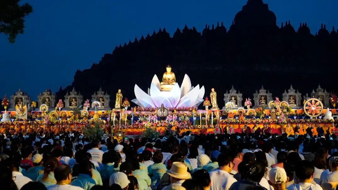 7 Tradisi Hari Raya Waisak yang Sarat Makna Spiritual dan Masih Dilestarikan hingga Kini