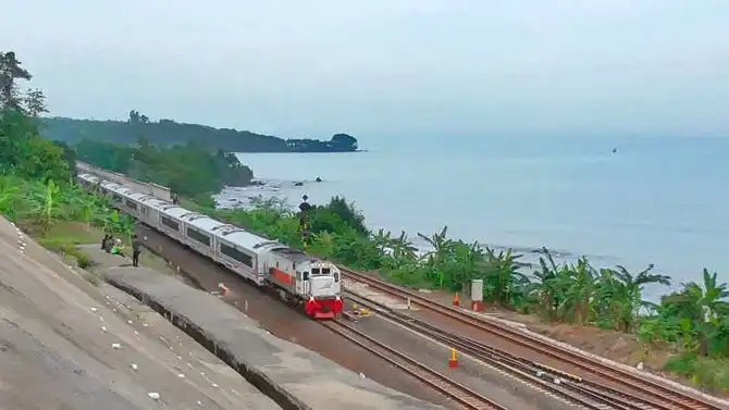 Stasiun Plabuan, Satu-satunya Stasiun di Indonesia yang Berdiri di Pinggir Pantai