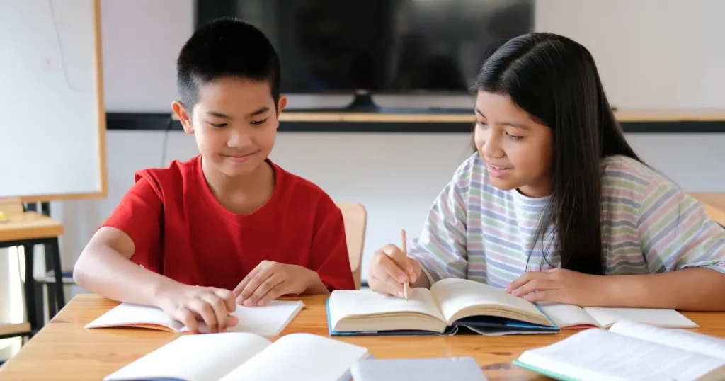 Stop Baca Ulang! Ini Alasan Logis Kenapa Menutup Buku Bikin Kamu Auto-Juara Kelas