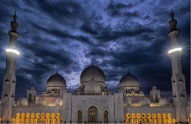 Investasi Langit di Malam Seribu Bulan serta Penjelasan Mengenai Multiplikasi Amaliah pada Sepuluh Hari Terakhir Ramadan