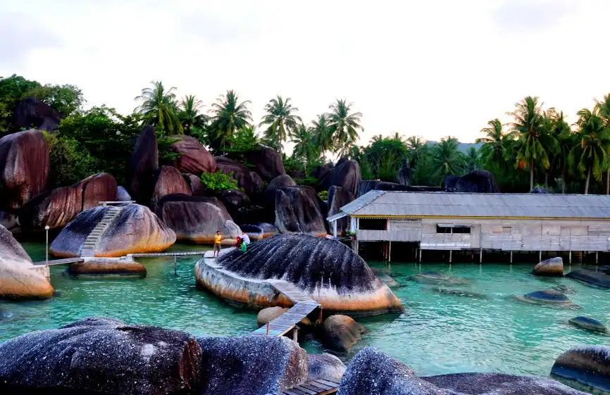 Bukan Buatan Raksasa! Penjelasan Sains Mengapa Alif Stone Park Penuh Granit Megalitikum