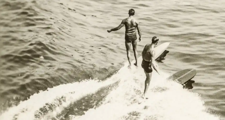 Menelusuri Sejarah Surfing, Tradisi Spiritual Kuno Hawaii yang Kini Jadi Olahraga Populer