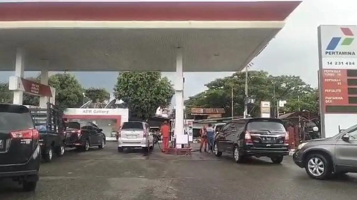 Bahlil: Indonesia Aman Pasokan Minyak 20 Hari Kedepan, Warga Aceh Lakukan Panic Buying BBM 
