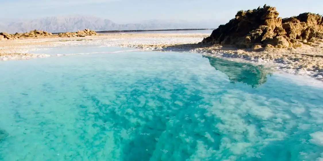 Dari Batuan ke Samudra: Perjalanan Panjang Mineral yang Membuat Laut Menjadi Asin