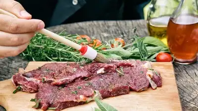 Bisa Jadi Sarang Bakteri, Ini Risiko Kesehatan Makan Daging Setengah Matang