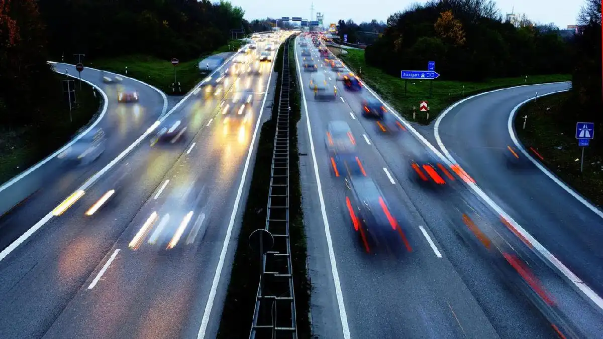 Surga Pencinta Kecepatan, Ini Fakta Unik 'Autobahn' Jalan Tol Tanpa Batas Kecepatan di Jerman