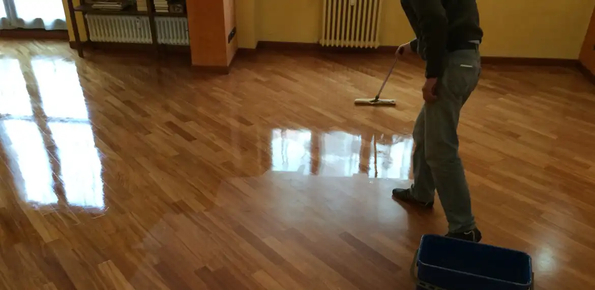 Biar Gak Kusam dan Keropos, Ini 5 Cara Merawat Lantai Parquet Kayu Rumah Kamu