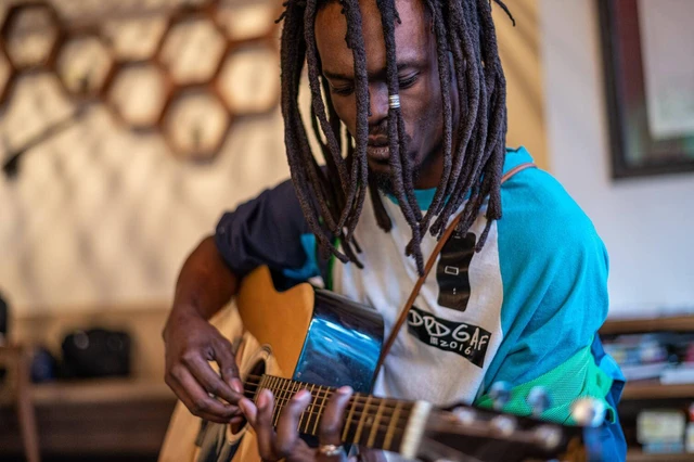 Mengenal Alat Musik Utama dalam Reggae dan Perannya Membentuk Groove