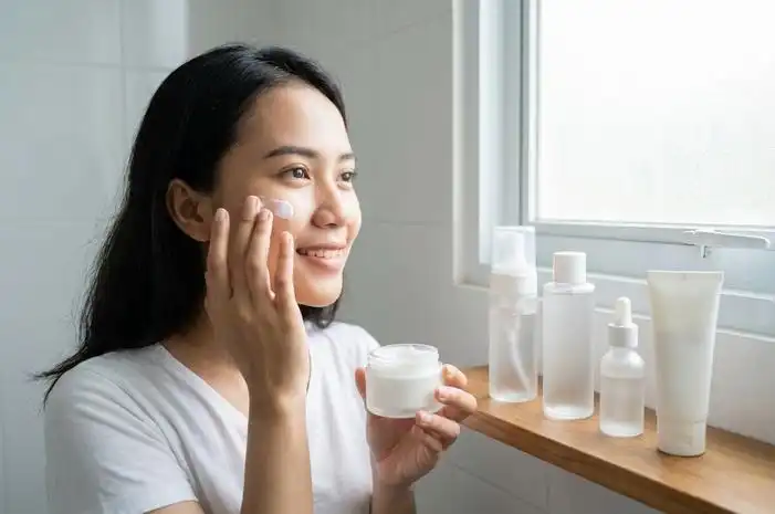 Pentingnya Memperluas Penggunaan Skincare hingga Area Leher untuk Mencegah Penuaan Dini