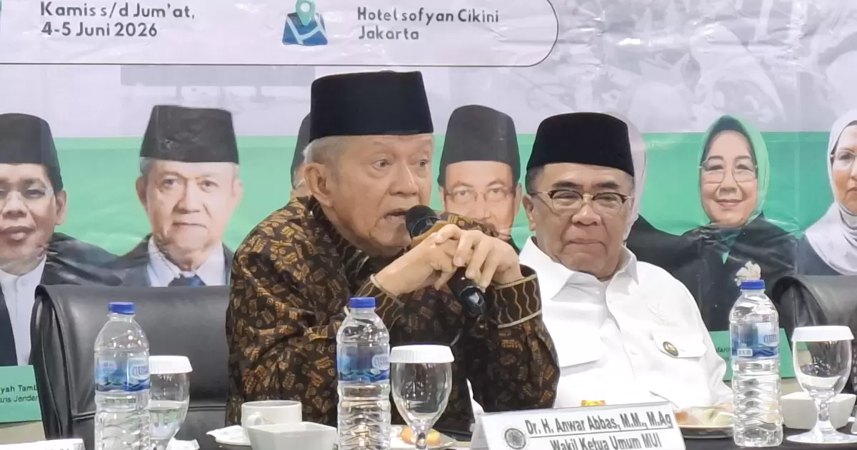 Polemik Rekening Donasi Aksi 27 Agustus: Dari Sorotan Waketum MUI hingga Insiden Pelemparan Bus