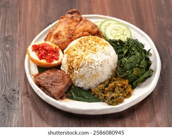 Wajib Tahu! Alasan Sosiologis Kenapa Nasi Padang Lebih Enak dan Kenyang Kalau Dibawa Pulang