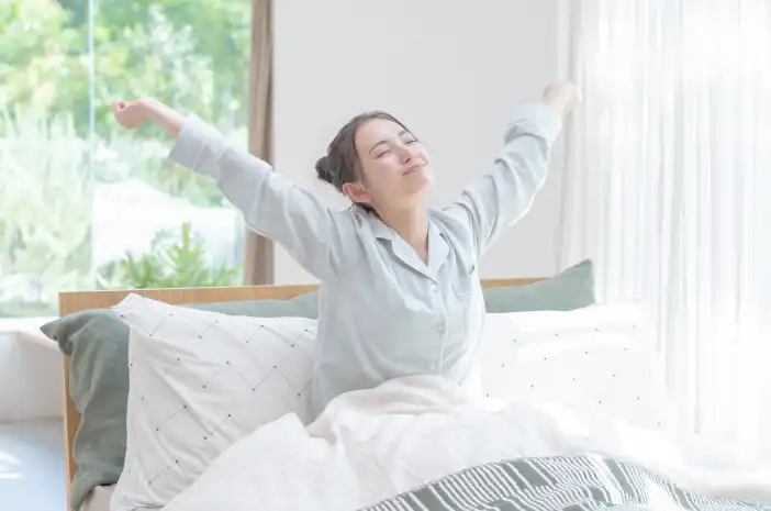 Jangan Rusak Ritme Tubuhmu, Simak Tips Bangun Pagi Saat Weekend Agar Badan Gak Gampang Loyo