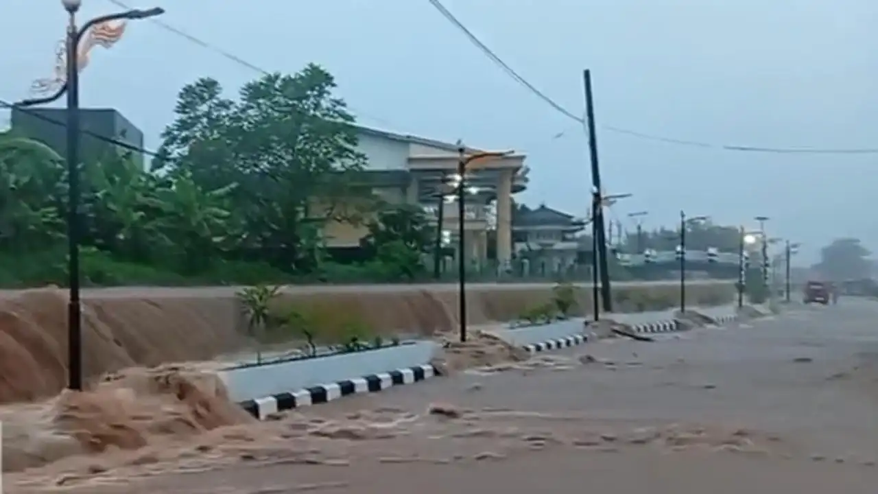 Sukabumi Dikepung Bencana Serentak, 11 Titik Banjir hingga Longsor Dilaporkan Terjadi!