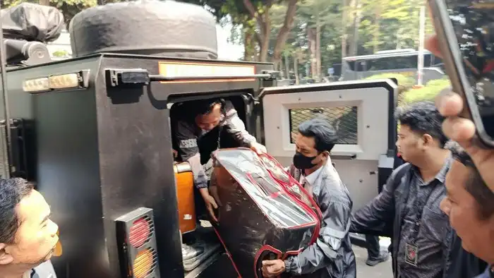 Sasar Kafe hingga Money Changer, Ini Kronologi Temuan Emas Batangan 74 Kg oleh Penyidik Gabungan