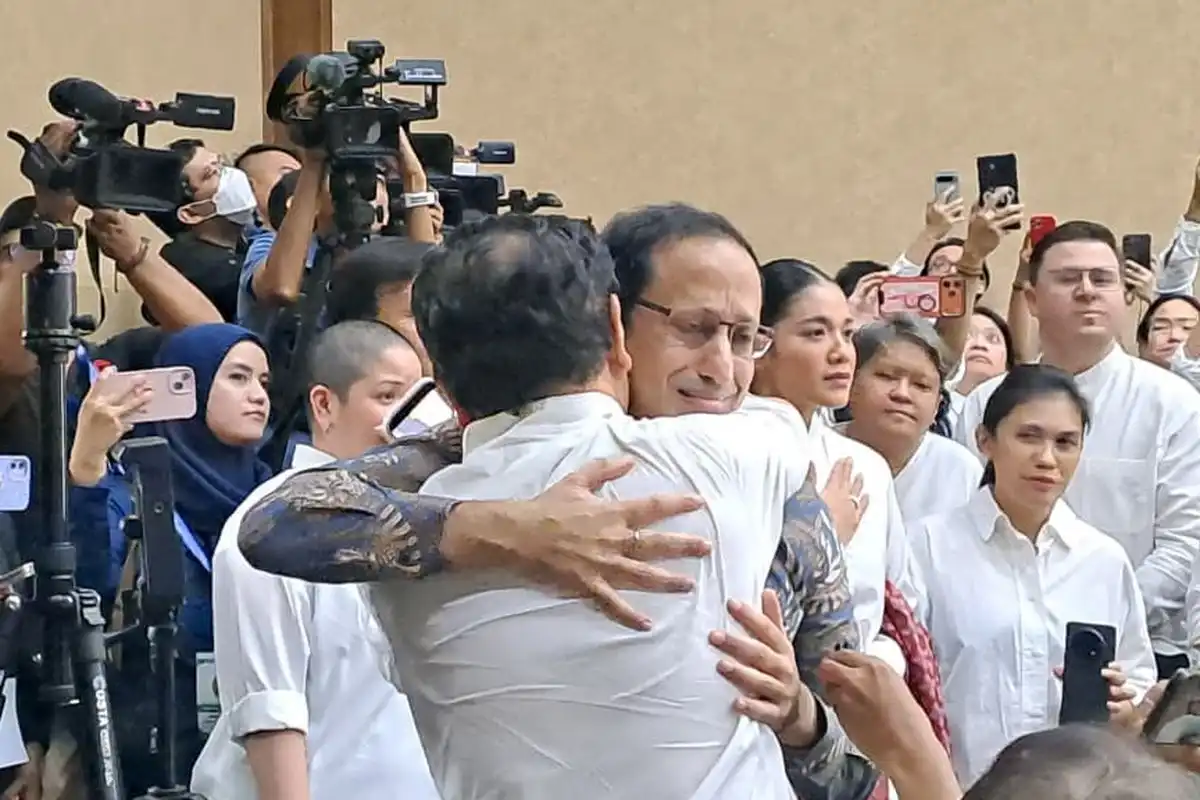 Nadiem Makarim Hadiri Sidang Vonis, Disambut Haru Keluarga dan Pendukung