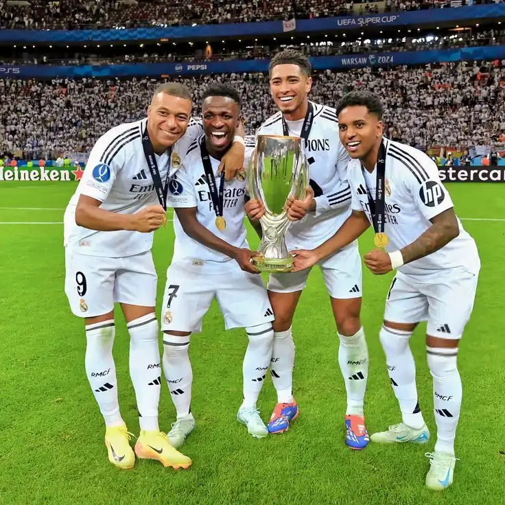 Gak Cuma Putih Polos! Inilah Evolusi Jersey Real Madrid yang Bikin Fans Auto Pengen Koleksi