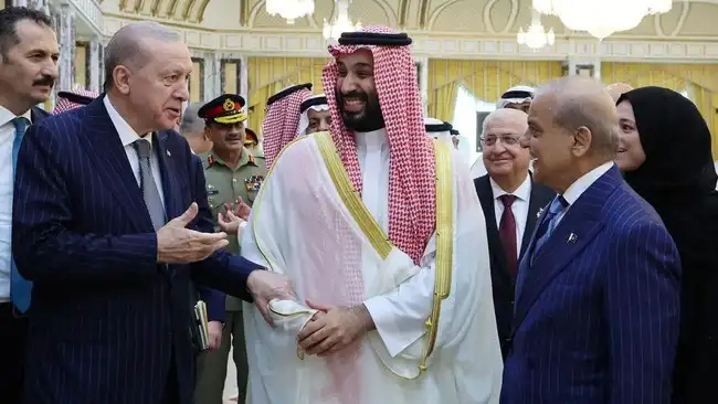 Konflik Timur Tengah Memanas: Drone Houthi Serang Fasilitas Vital Saudi, Turki Siap Kirim Bantuan Militer!