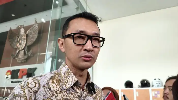 Pusaran Korupsi Makan Bergizi Gratis: Tersangka Baru Terseret, Jenderal TNI Dipanggil ke Istana