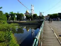 Jembatan Loji dan Pesona Arsitektur Eropa yang Masih Berdiri Kokoh Menantang Arus Zaman