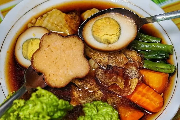 Sensasi Makan Steak ala Ningrat: Menikmati Kelezatan Selat Solo yang Melegenda.