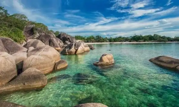 Bukan Cuma Bali! 5 Destinasi Alam Tersembunyi di Indonesia yang Wajib Masuk Bucket List
