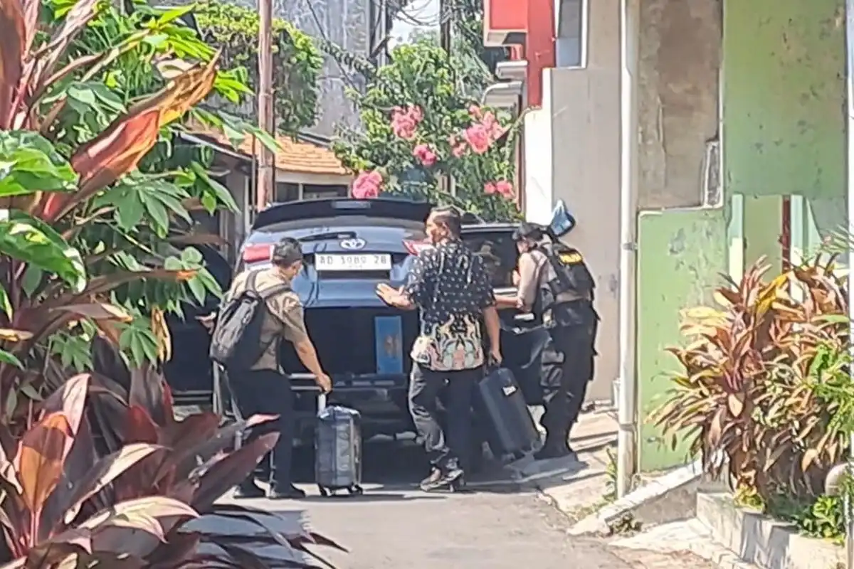 KPK Geledah Rumah Bupati Sukoharjo Etik Suryani, Temukan Brankas Berisi Emas Batangan 2,5 Kg!