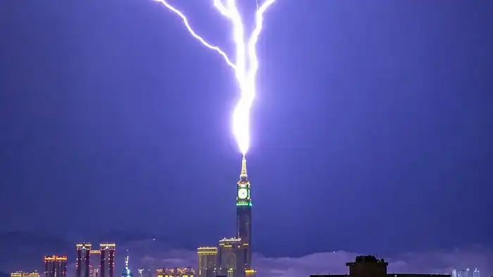 Petir Sambar Abraj Al-Bait, Cuaca Ekstrem Landa Makkah dan Madinah