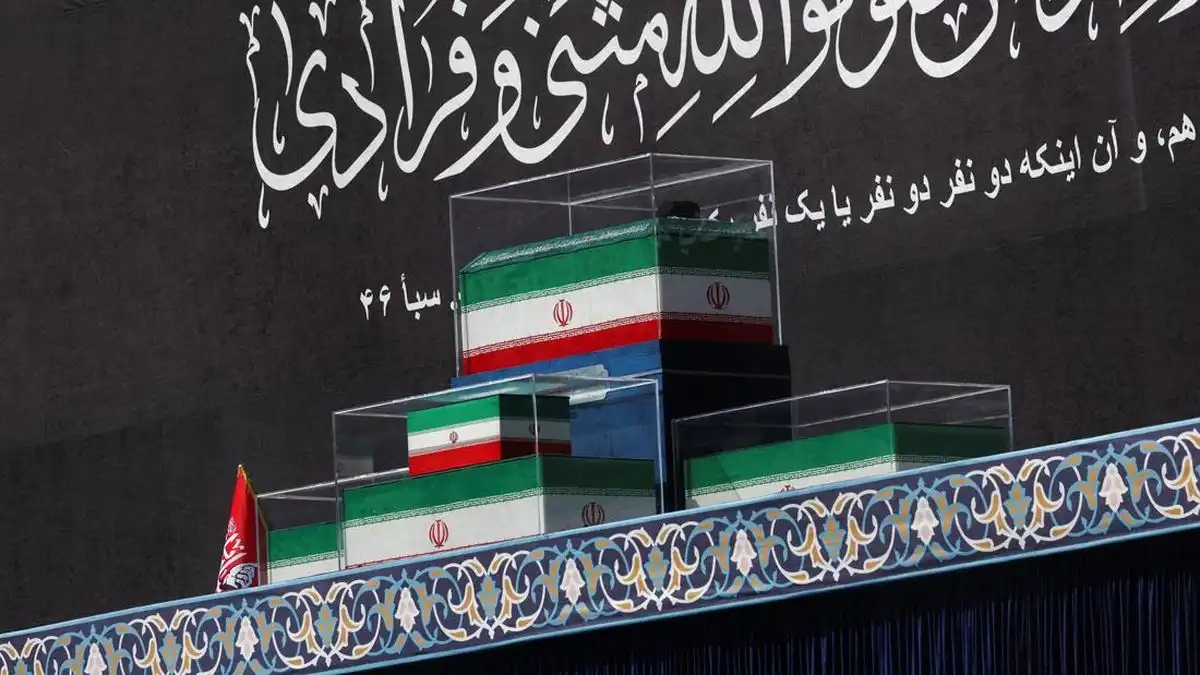 Ayat Pilihan Utusan Saudi di Pemakaman Khamenei Jadi Sorotan Global