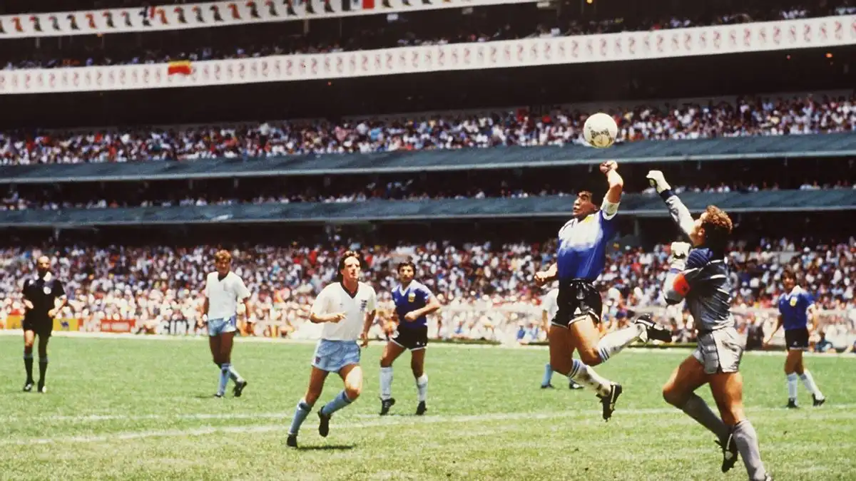 Bukan Sekadar Sepak Bola, Mengupas Intrik Politik dan Taktik di Balik Gol Tangan Tuhan Maradona