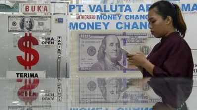Rupiah Berdarah! Tembus Rp17.500, Siap-siap Harga Barang Impor Meroket