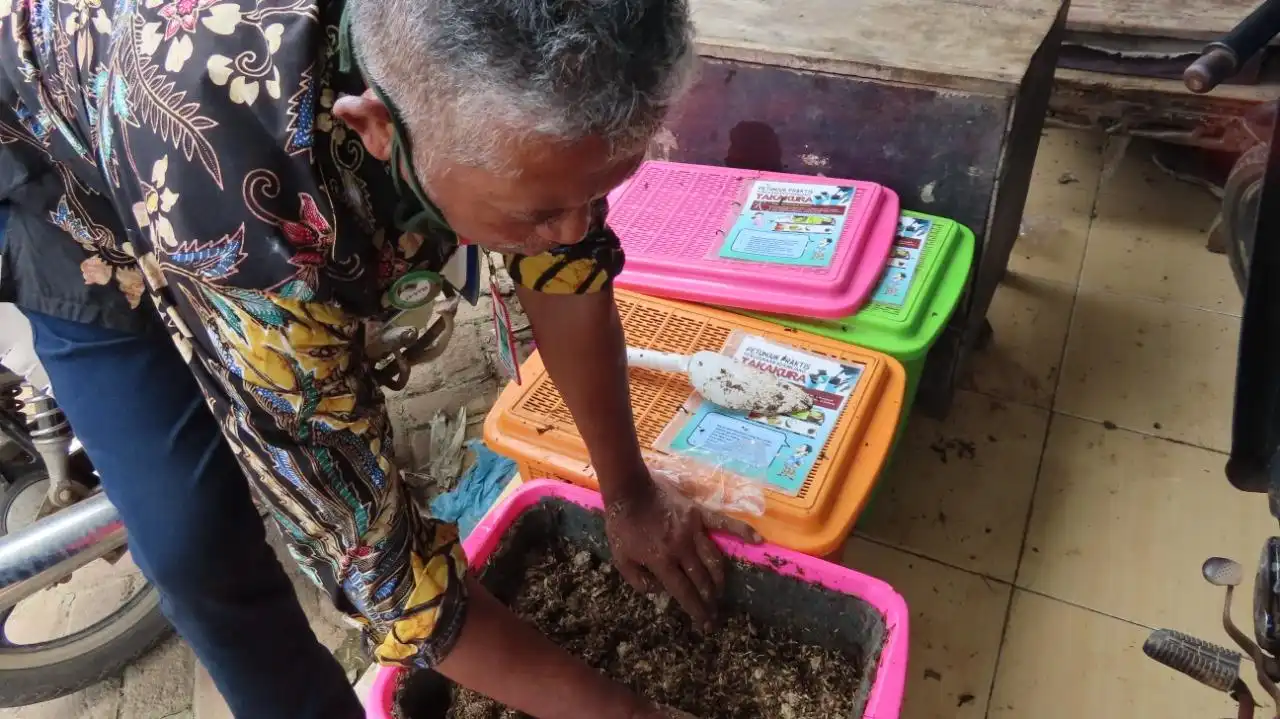 Wajib Coba! Teknik Kompos Takakura dan Ember Tumpuk untuk Kamu yang Tinggal di Hunian Minimalis