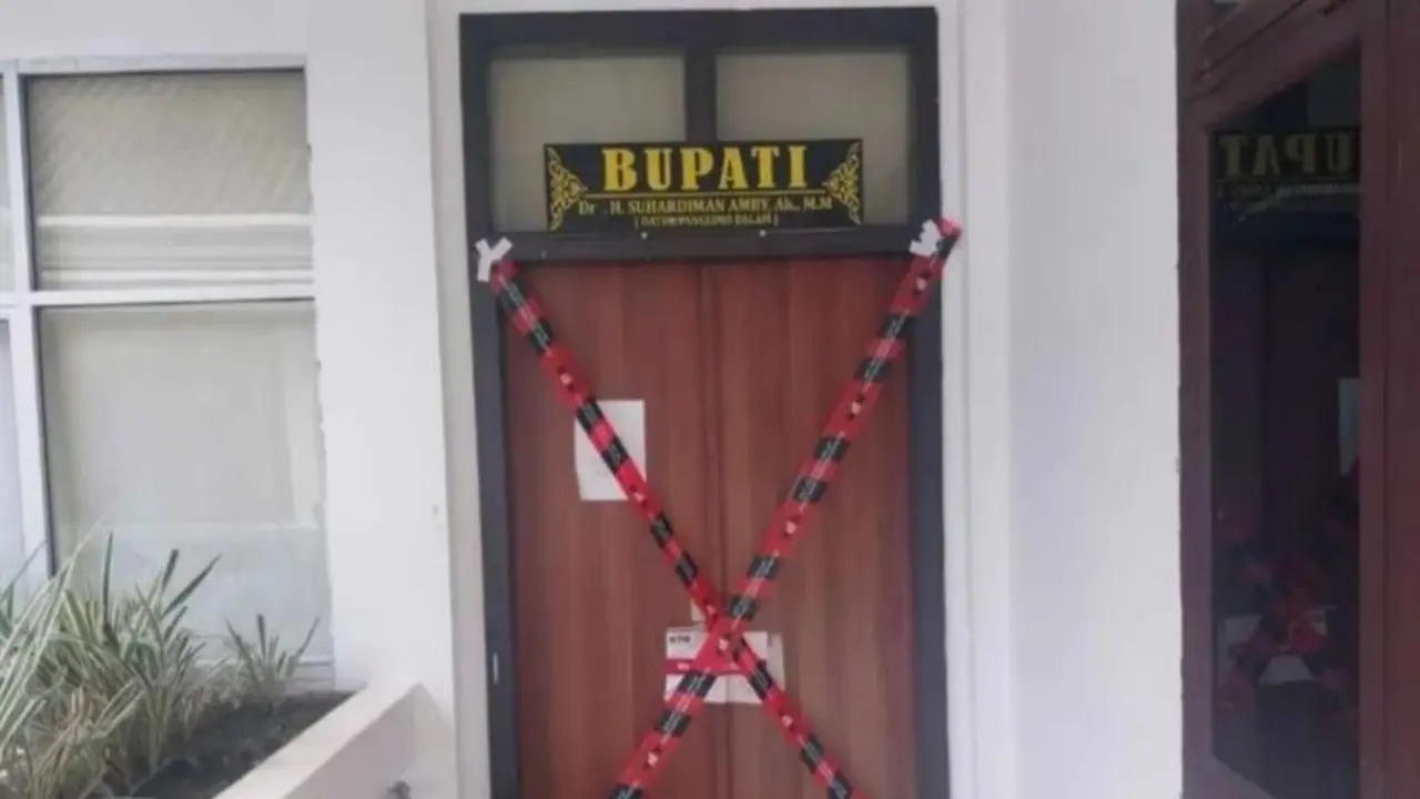 Sempat Menghilang Saat OTT, Bupati Kuansing Suhardiman Amby Akhirnya Menyerahkan Diri ke KPK