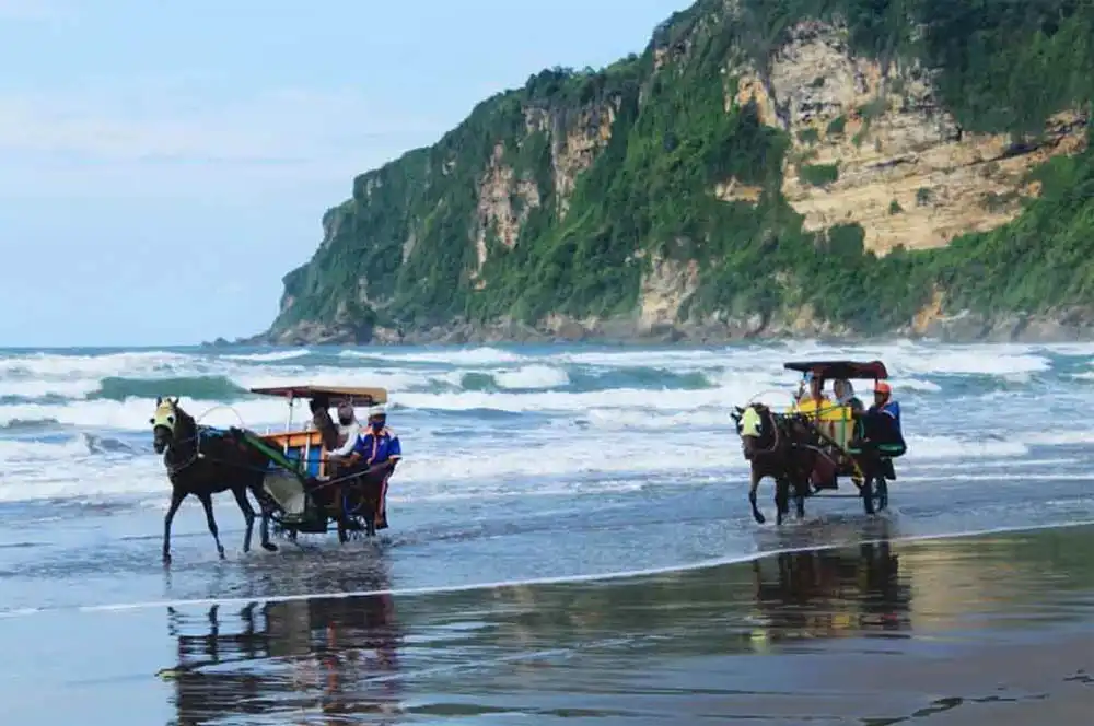 Misteri Baju Hijau di Pantai Selatan Menyingkap Alasan Keamanan di Balik Mitos Penguasa Laut