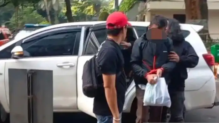 Sopir Taksi Online yang Ngamuk dan Rusak Mobil di Tol JORR Akhirnya Ditangkap Polisi!