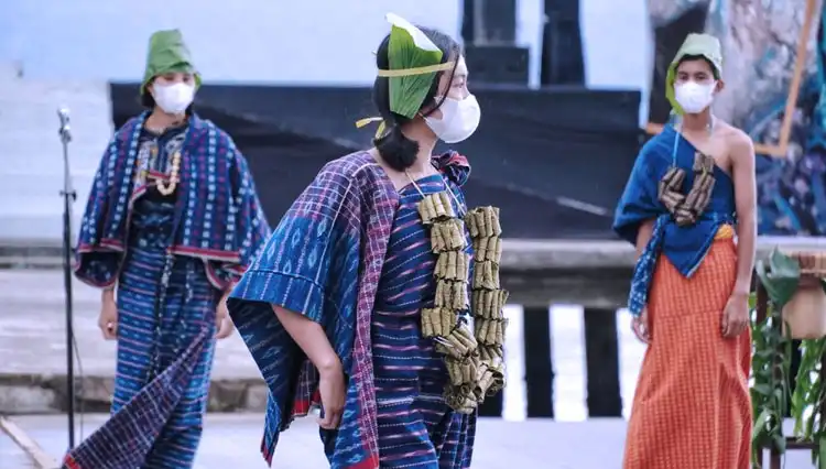 Makna Tersembunyi di Balik Motif Geometris Tenun Paca Halmahera