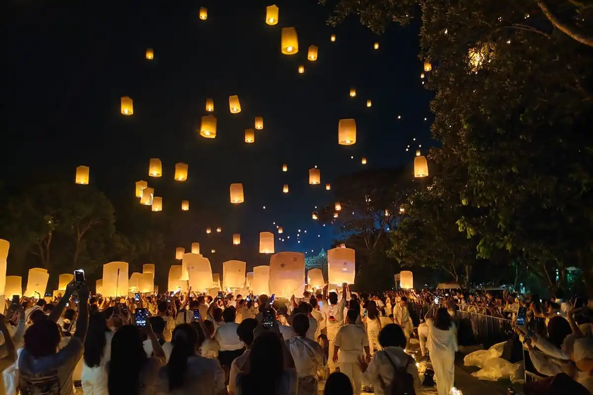 Semarak Waisak 2026: Langit Borobudur Berhias Ribuan Lampion hingga Festival Balon Ngawen