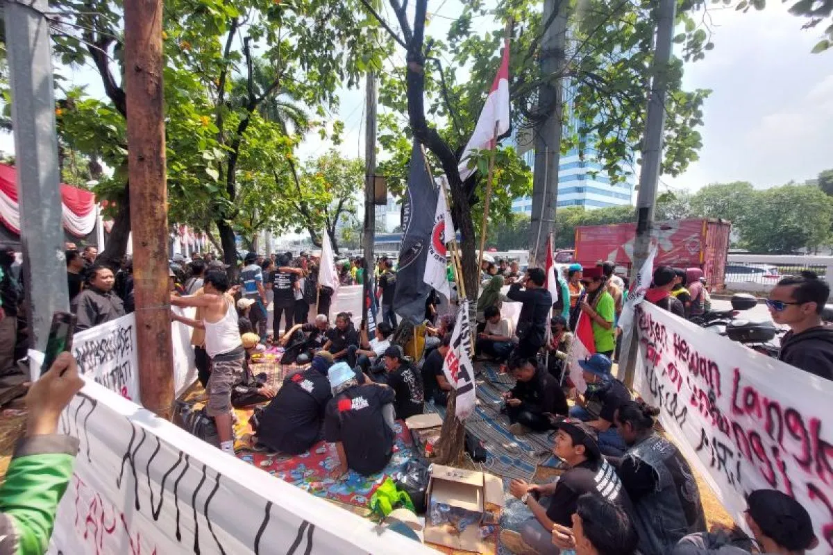 Kericuhan Pascademo Jakarta, 5 Truk Rusak hingga Warga Tewas di Pejompongan