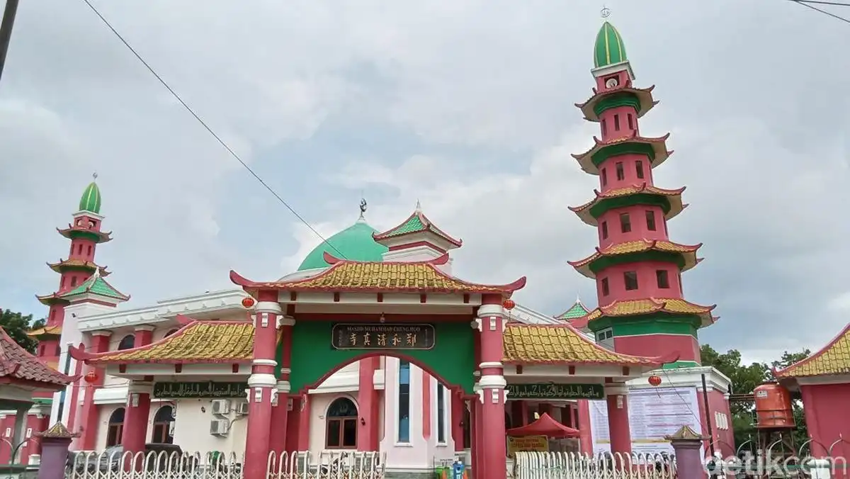 Harmoni di Bumi Sriwijaya serta Ulasan Akulturasi Budaya pada Masjid Cheng Ho dan Pulau Kemaro sebagai Simbol Toleransi
