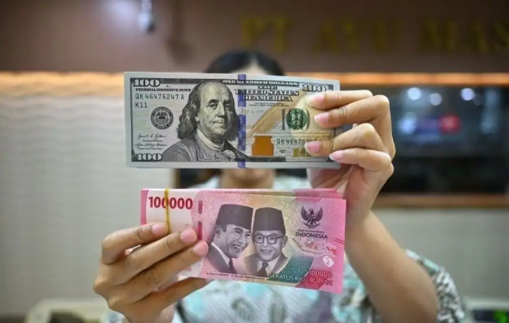 Rupiah Kian Merana di Level Rp17.127, Pengusaha Keluhkan Biaya Impor yang Mencekik