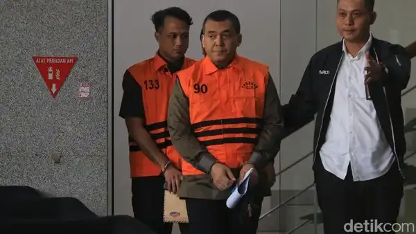 Silmy Karim: Sore Dicari, Malam Menyerahkan Diri 