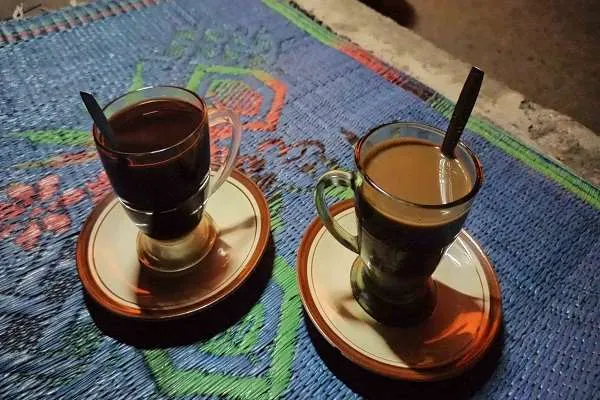 Cara Kopi Tahlil Menghapus Gengsi Ekonomi Lewat Satu Teko Hangat