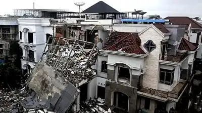 Teka-Teki Ledakan Grand Polonia Medan: Polisi Sisir Reruntuhan Usai Temukan Korban Tewas