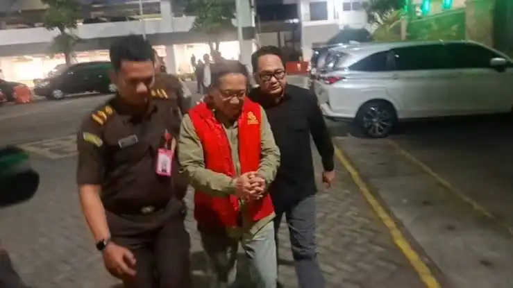 Uang Pakan Satwa Diselewengkan Rp10,2 Miliar, Eks Dirut Kebun Binatang Surabaya Dijebloskan ke Tahanan 