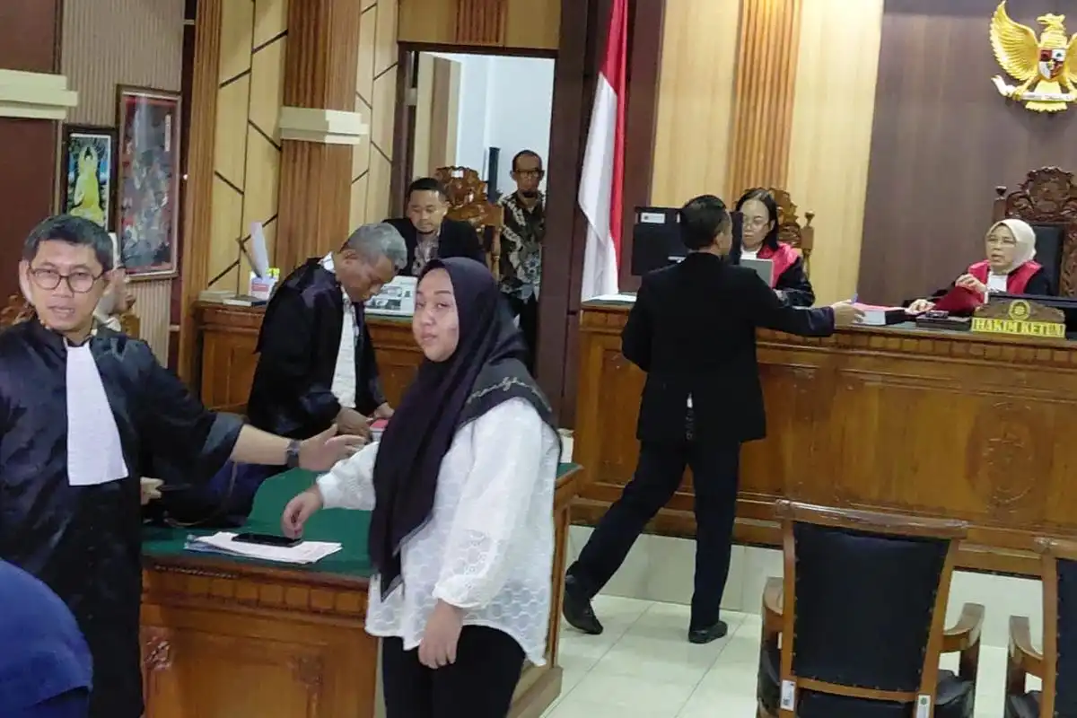 Sidang Perdana Eks Karyawati Bank Taspen, Korban Pensiunan Luapkan Emosi