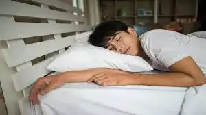 Investasi Masa Tua! 3 Ritual Sebelum Tidur yang Bikin Ginjal Awet Sampai Lansia