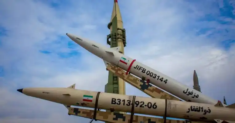 Timur Tengah Membara! Iran Tembak Rudal ke Pesawat AS, Donald Trump Ngamuk Perintahkan Serangan Balasan