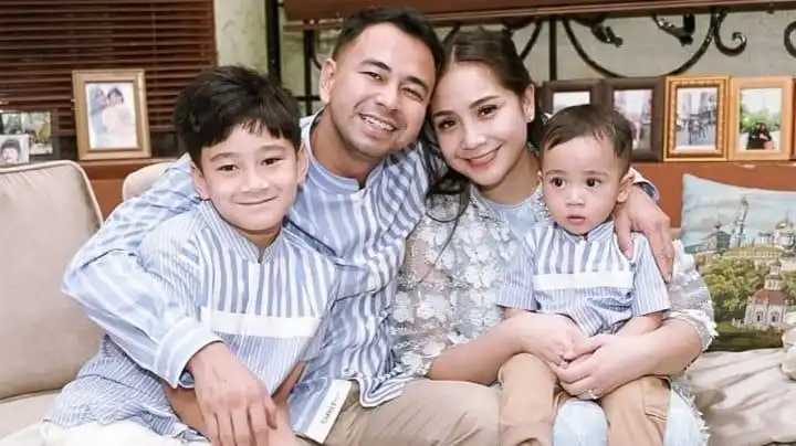 Logika Visual Lebaran: Mengapa Busana Keluarga Senada Menciptakan Resonansi Harmonis?