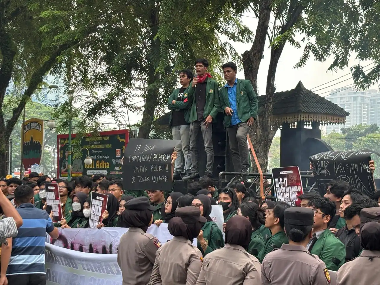 Mahasiswa USU Gelar Aksi di DPRD Sumut, Soroti BBM, Transparansi Anggaran hingga Lapangan Kerja