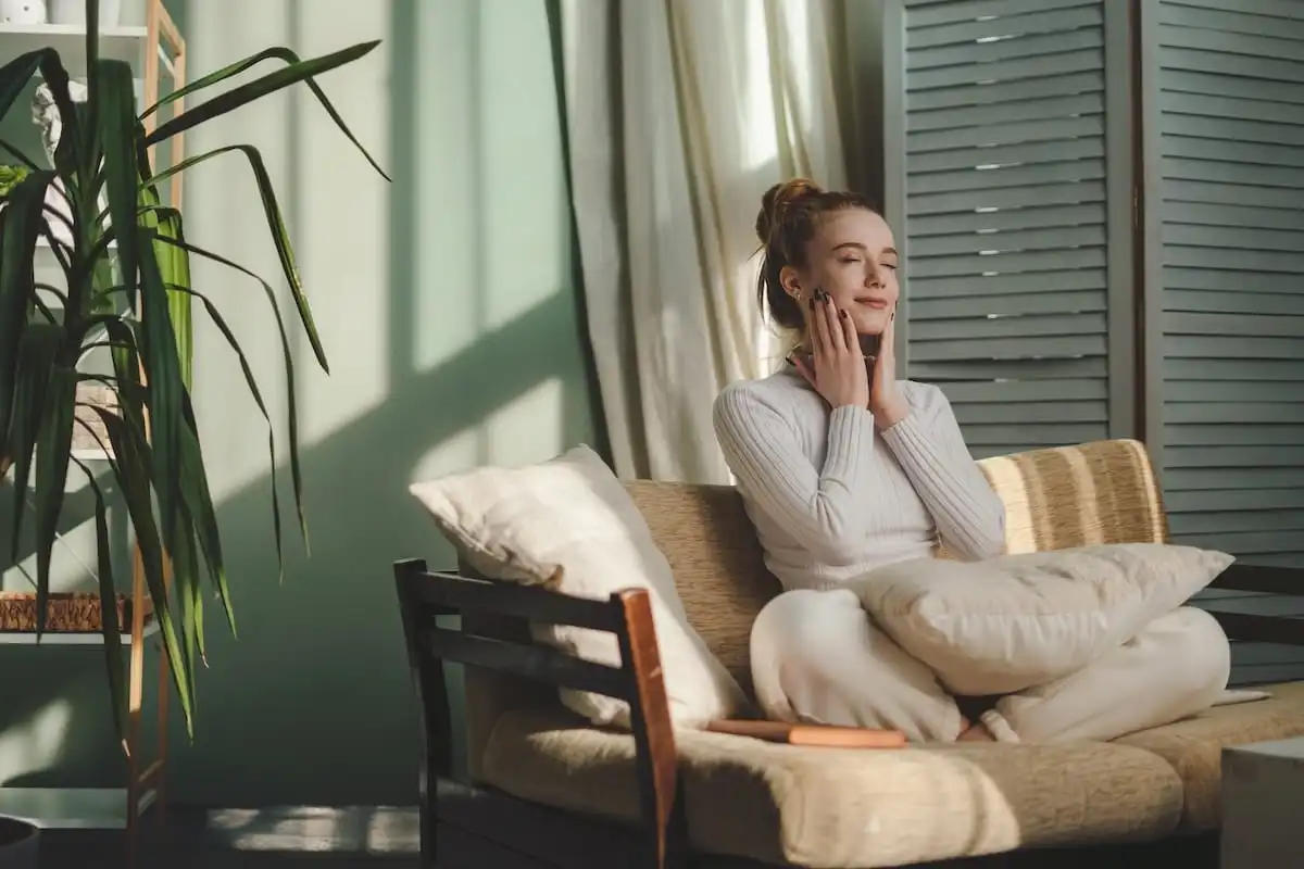 Ritual "After-Work Transition": Cara Melepas Beban Kantor di Pintu Rumah