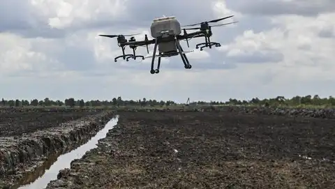 Bukan Teknologi Pertanian Biasa! Pengakuan Pemilik Drone yang Nekat Angkut Petani Terbang di Tuban